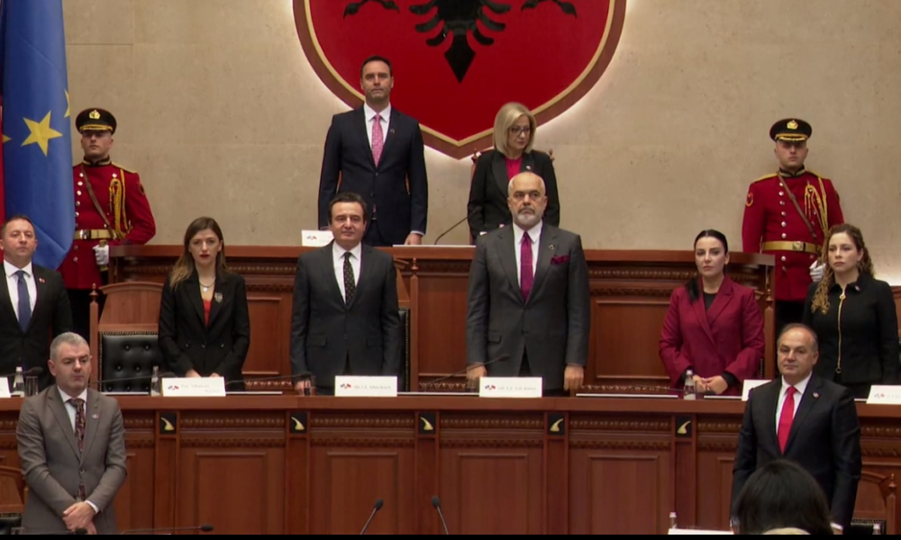 28 nëntori/ Kosovë-Shqipëri, patriotizëm për dukje, ndarje në ide