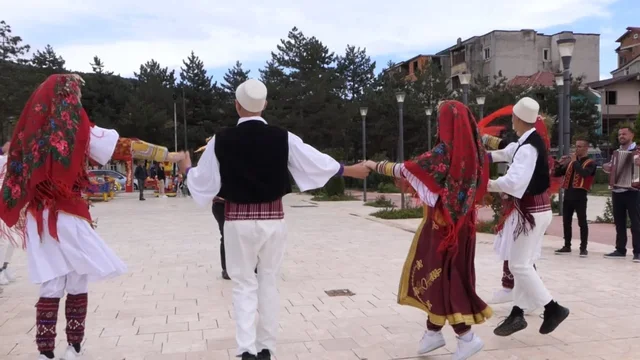 Vallja e Rrajcës/ Ansambli i Përrenjasit merr çmimin e parë në festival në Itali