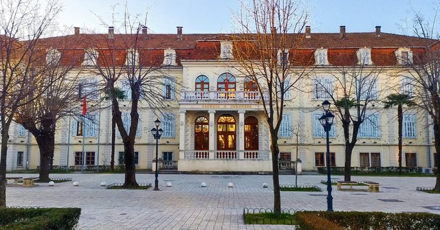 Fëmijët që terrorizojnë Shkodrën, godasin dhe vjedhin banorët