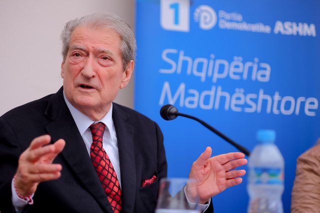 Berisha: Ja pse nafta në Shqipëri shitet 40-50% më shtrenjtë se në Kosovë