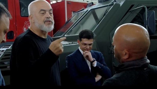 “Kam parë shumë si puna jote”/ Rama debate me qytetarin: Nëse je burrë…!