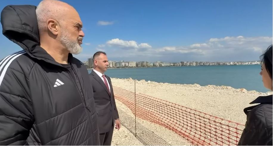 Rama ndan pamjet: Në kantierin e portit turistik të Durrësit po merr formë një plazh i ri