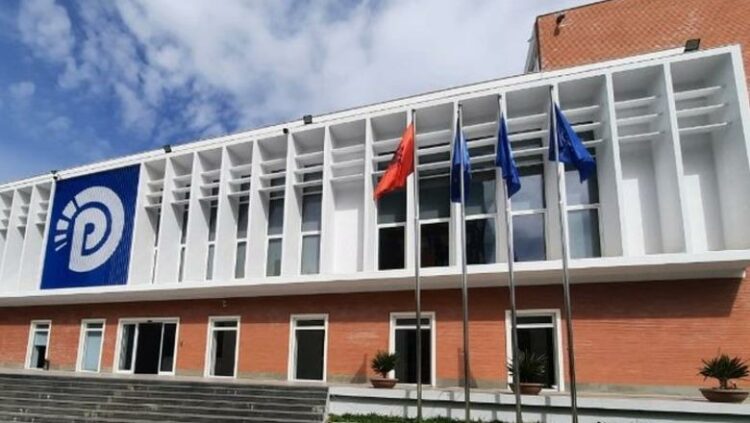 Çfarë ndodhi?/ Berisha mbledh urgjentisht drejtuesit e qarqeve, ja arsyeja