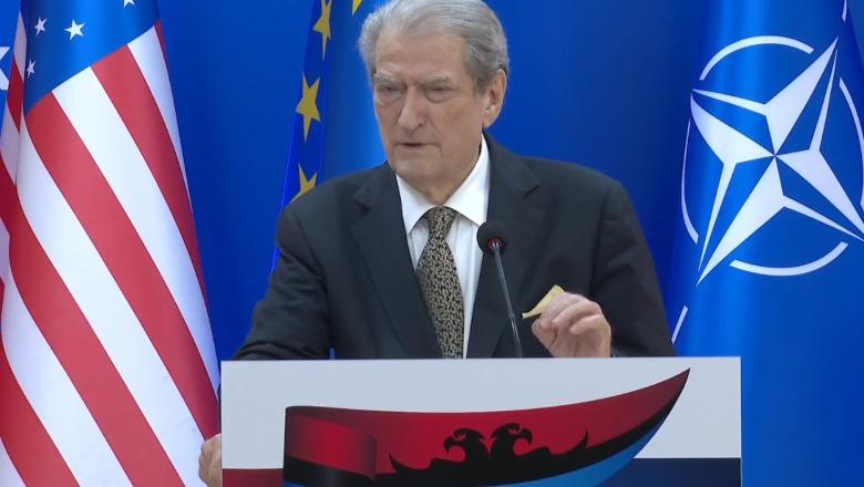Berisha konteston sërish votën e diasporës/ Zarfet u plotësuan nga patronazhistët!