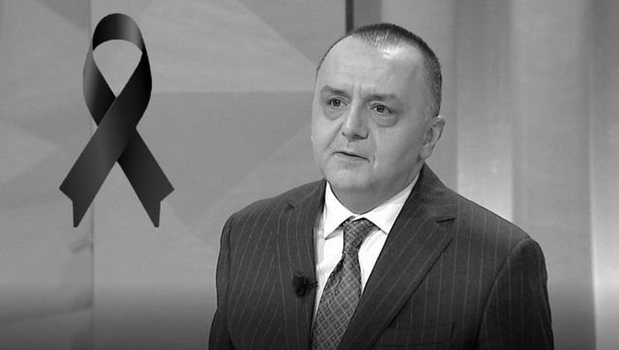 Me duartrokitje dhe trëndafila të bardhë, përcillet për në banesën e fundit Artan Lame