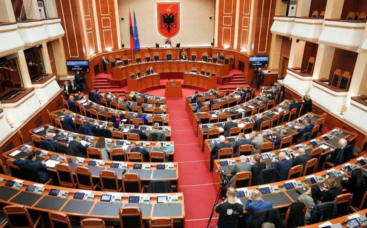 Rinis Kuvendi, deputetët i kthehen seancave pas zgjedhjeve