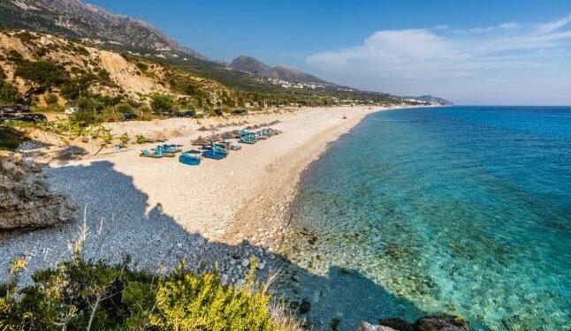 Media britanike: Vizitoni Vlorën, qytetin idilik bregdetar në Rivierën Shqiptare