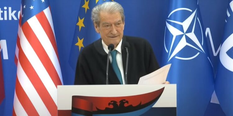 Humbja e zgjedhjeve/ Berisha i bën kërkesën e çuditshme Trump