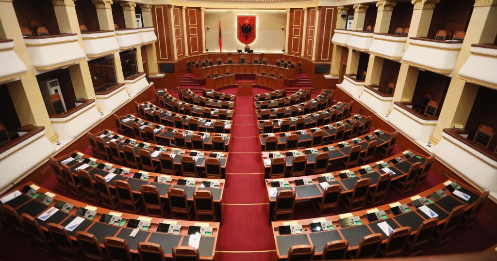 Zbulohet mesazhi, çfarë plani ka PD për seancën e nesërme në Parlament?