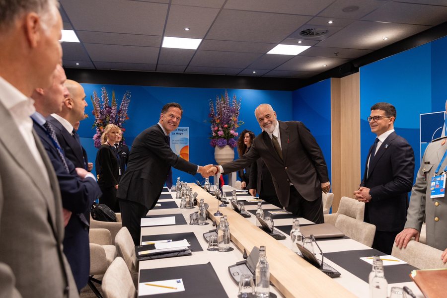 Rama në Samitin e NATO-s në Hagë, takohet me Sekretarin e Përgjithshëm, Mark Rutte