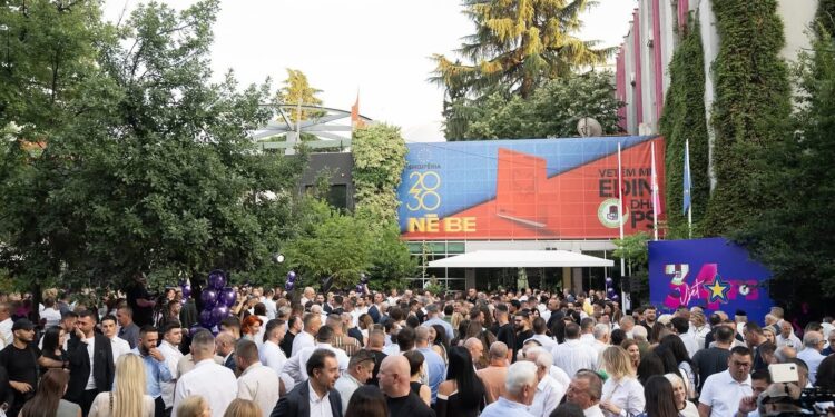 Nis shkolla verore për deputetët e rinj të PS, lektori i parë Fatmir Xhafaj