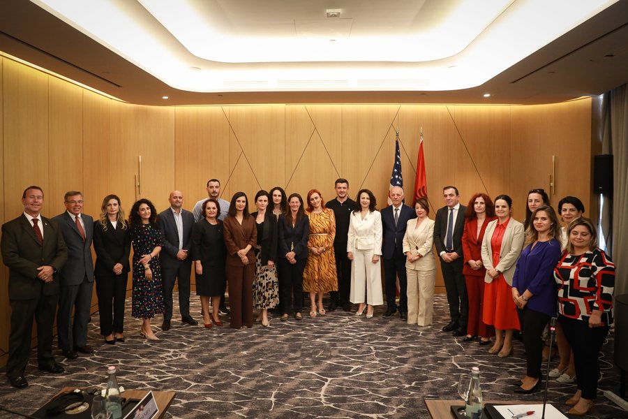 Ambasada Amerikane trajnon prokurorët shqiptarë, çfarë po ndodh?
