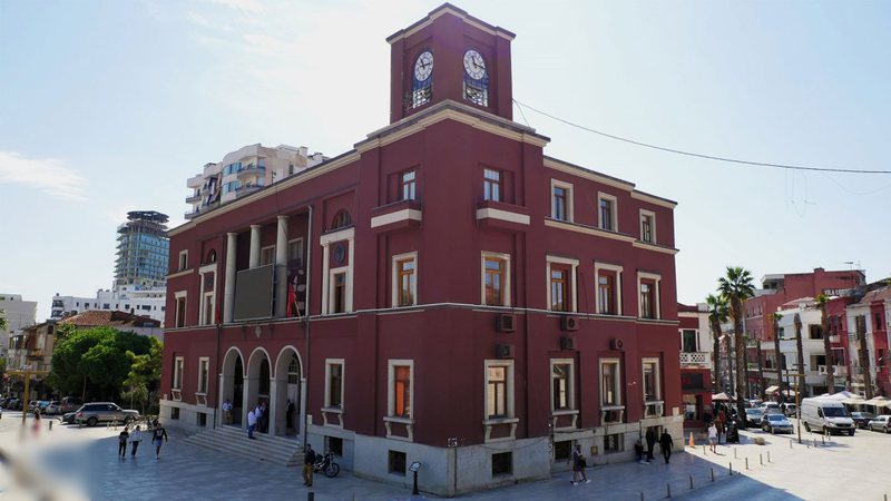 Dorëheqje të shumta në bashkinë e Durrësit, largohen kryetarë të njësive administrative
