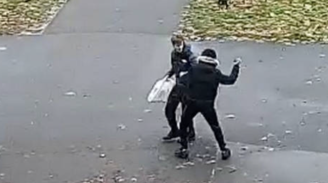 Nga “trend” në tragjedi, thikat në duart e 14-vjeçarëve shqiptarë