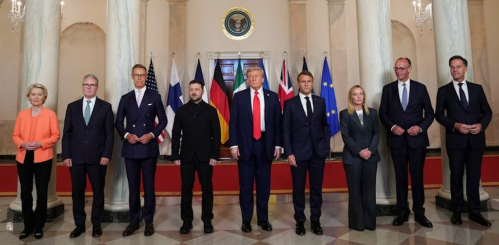 Trump dhe udhëheqësit europianë pozojnë për “foton familjare”