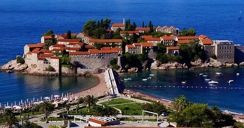 Hotelet në Mal të Zi ulin “yjet” për ta shmangur taksat e larta