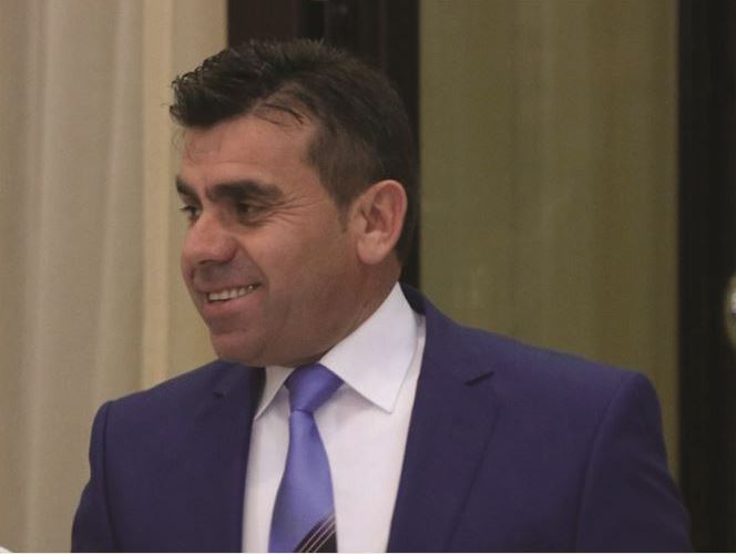 Këmisha e lumturisë që mungon…..