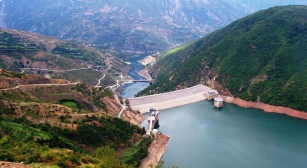 Vala e nxehtësisë vë në vështirësi sistemin energjetik, bien prurjet e lumenjve në HEC-e