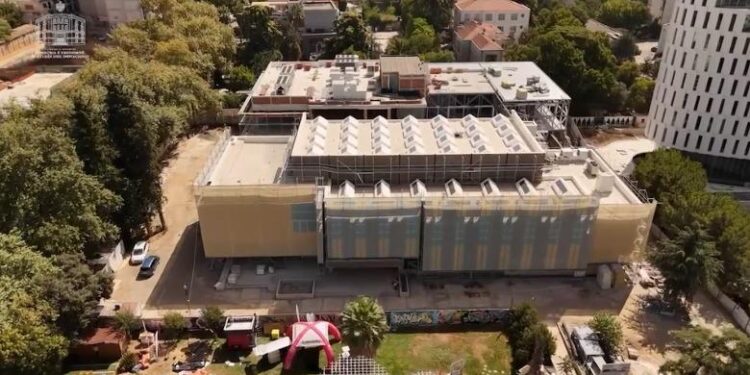 Rama publikon pamjet nga kantieri i Muzeut Kombëtar të Arteve të Bukura