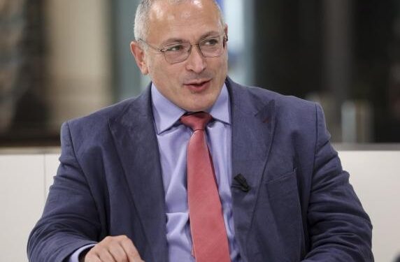 Flet opozitari i Putin: Ka probleme me financat dhe me rekrutimin e ushtarëve