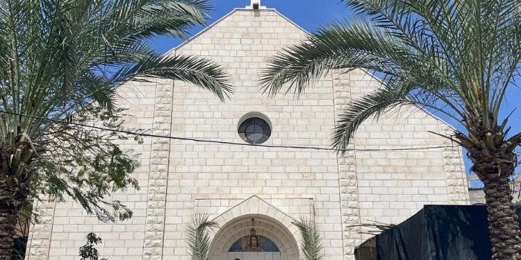 Situata në Gaza, prifti: 450 refugjatët e kishës Sacra Famiglia, në gjendje dramatike