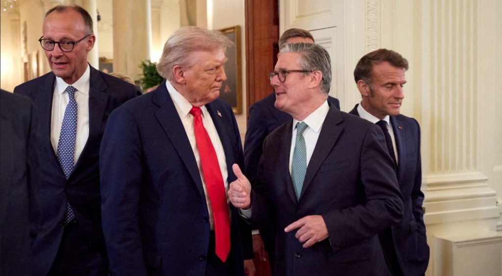Udhëheqësit evropianë sillen si lypës përballë një Trump-i të gjithëfuqishëm