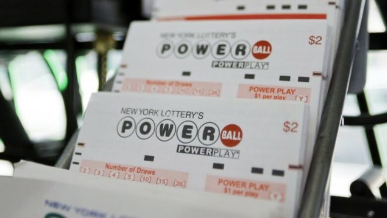 Amerikani blen 162 bileta për një short lotarie dhe fiton 811 mijë dollarë