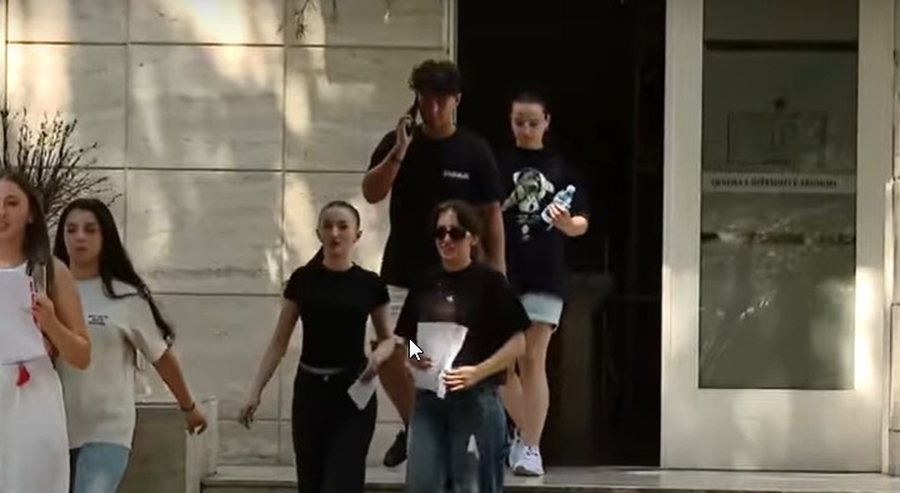Stomatologjia dhe farmacia, dy degët më të kërkuara në Shqipëri
