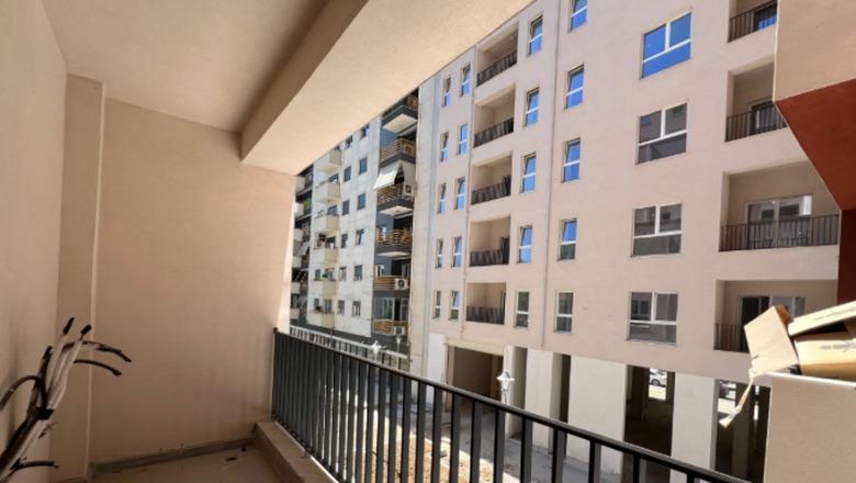 Shakaja e apartamenteve që shiten dy e më shumë herë
