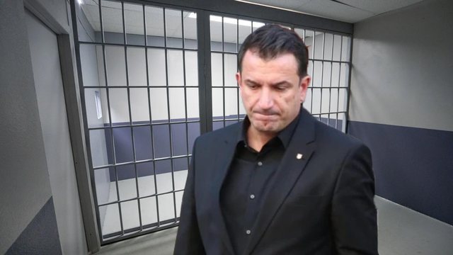 12:09 Tri kërkesat e Erion Veliajt: Hapni provat. Hapni kafazin. Hapni kamerat