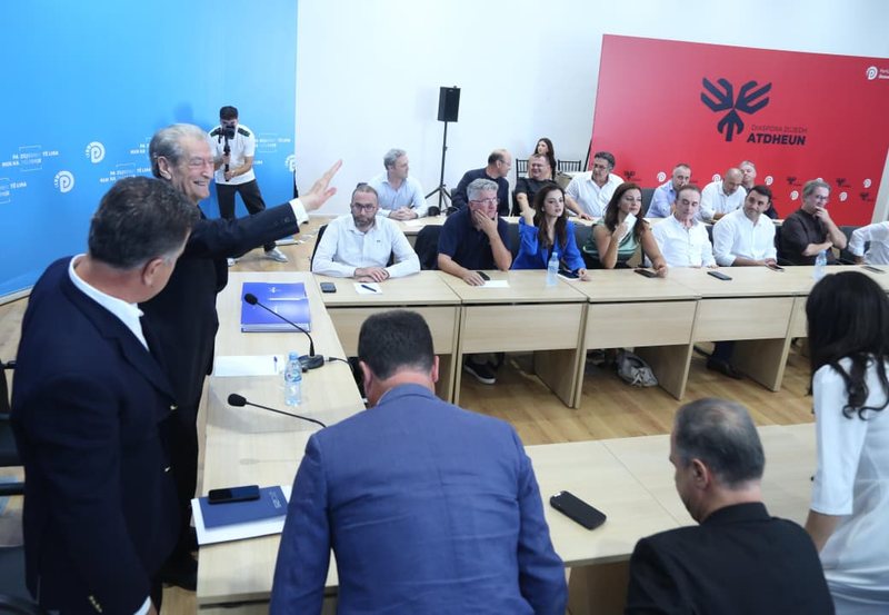Pse nuk bie kambana e PD-së