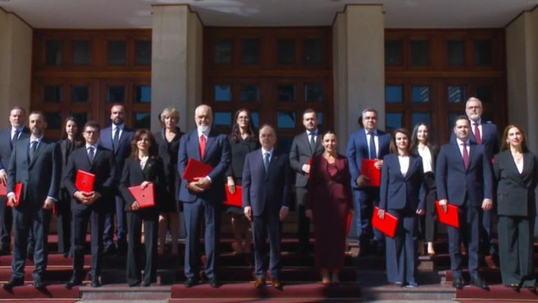 Pas betimit, Rama dhe ministrat realizojnë foton e përbashkët me presidentin Bajram Begaj
