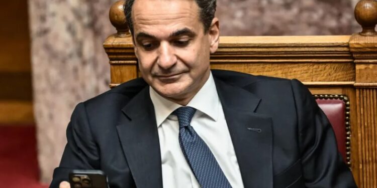“Watergate” grek, BBC: Skandali i përgjimeve trondit qeverinë e Mitsotakis