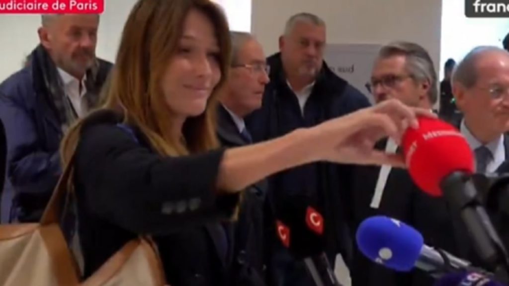 Sarkozy i dënuar/ Bruni nuk duron: Shfaq zemërim ndaj mediave