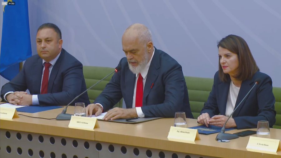 Rama paralajmëron shkrirjen e prefekturave