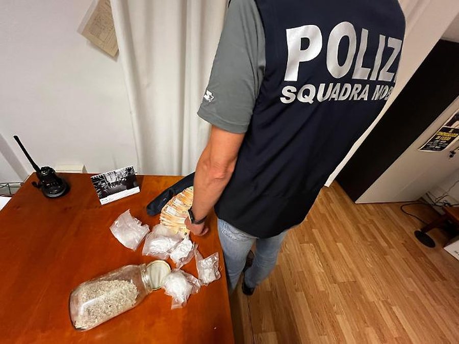 Kavanoza me drogë edhe në arrest shtëpie, si u kap shqiptari në Itali?
