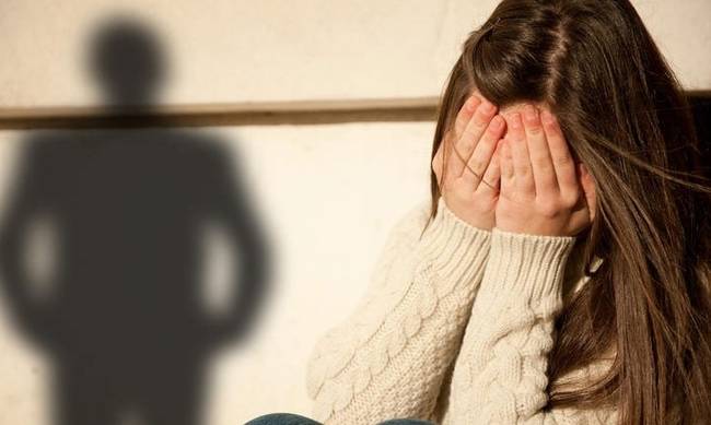 Përmet, njerku polic dhe kolegu i tij abuzojnë seksualisht me të miturën