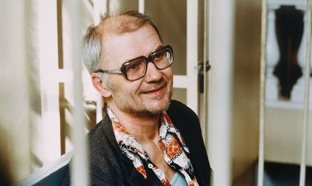 1992 – Andrei Chikatilo, vrasësi serial i 52 njerëzve në Rusi, dënohet me vdekje