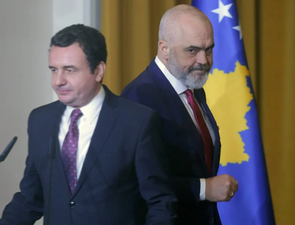 “Para se të protestosh trego pendesë”/ Albin Kurti i hakërrehet Edi Ramës