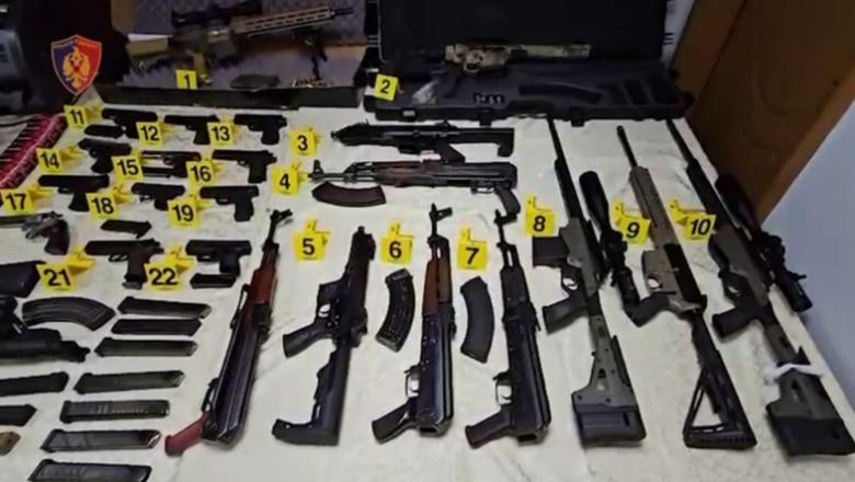 Arsenal armësh në Tiranë/ Sekuestrohen 23 armë, prej tyre 5 snajperë e 1 silenciator! Pranga 34-vjeçarit