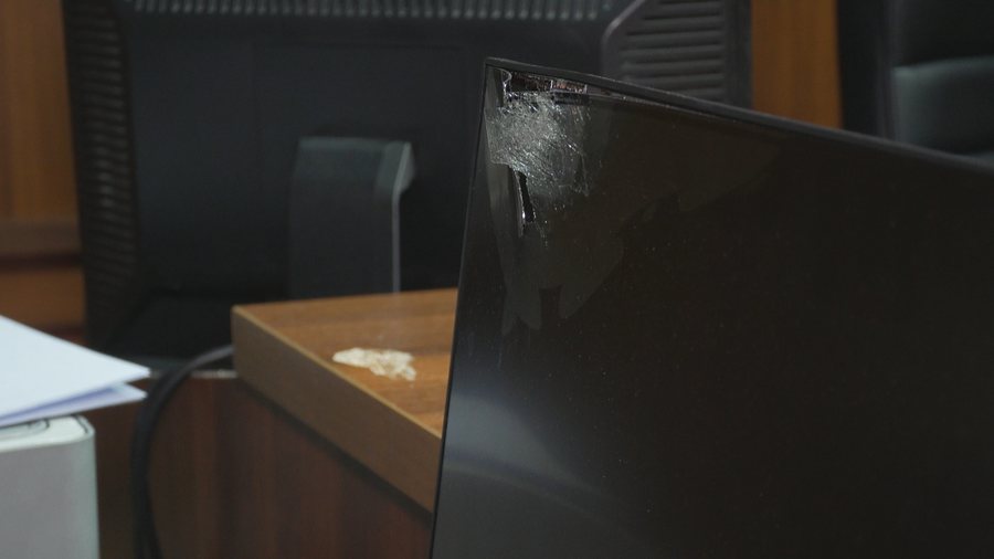 Lule mbi tryezën e Astrit Kalasë/ Autori: E vra*a nga mllefi