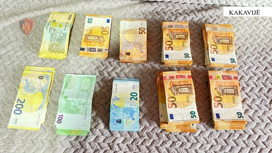 Kapen mijëra euro në Kakavijë, procedohet 51-vjeçari që tentoi t’i nxirrte nga Shqipëria