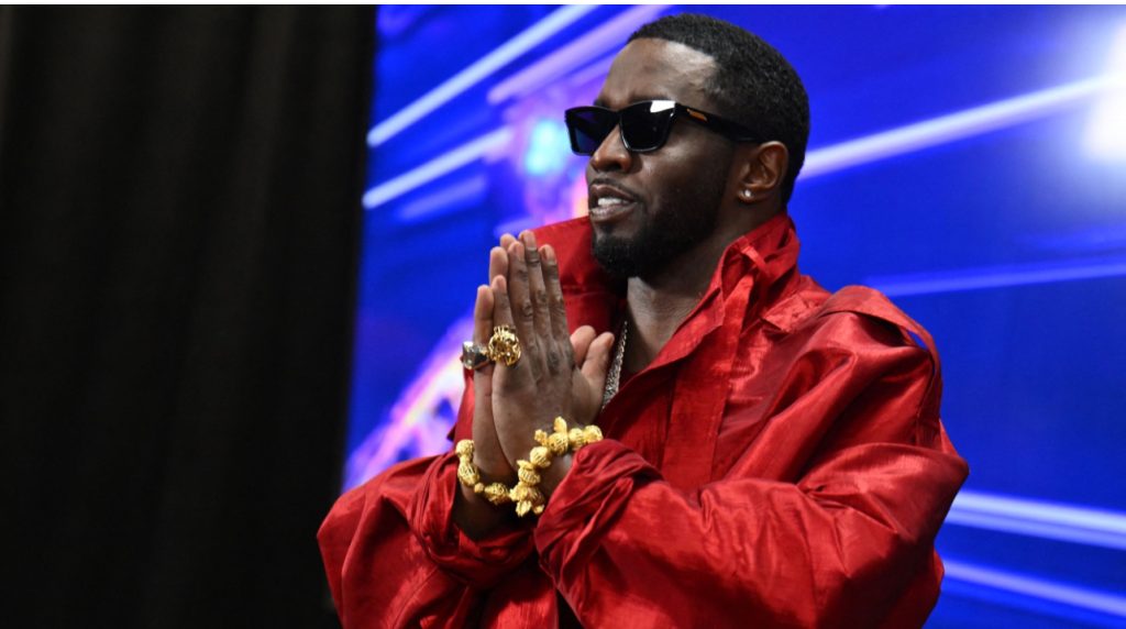 Përpara vendimit të dënimit, Diddy nis një “shkollë” në burg?