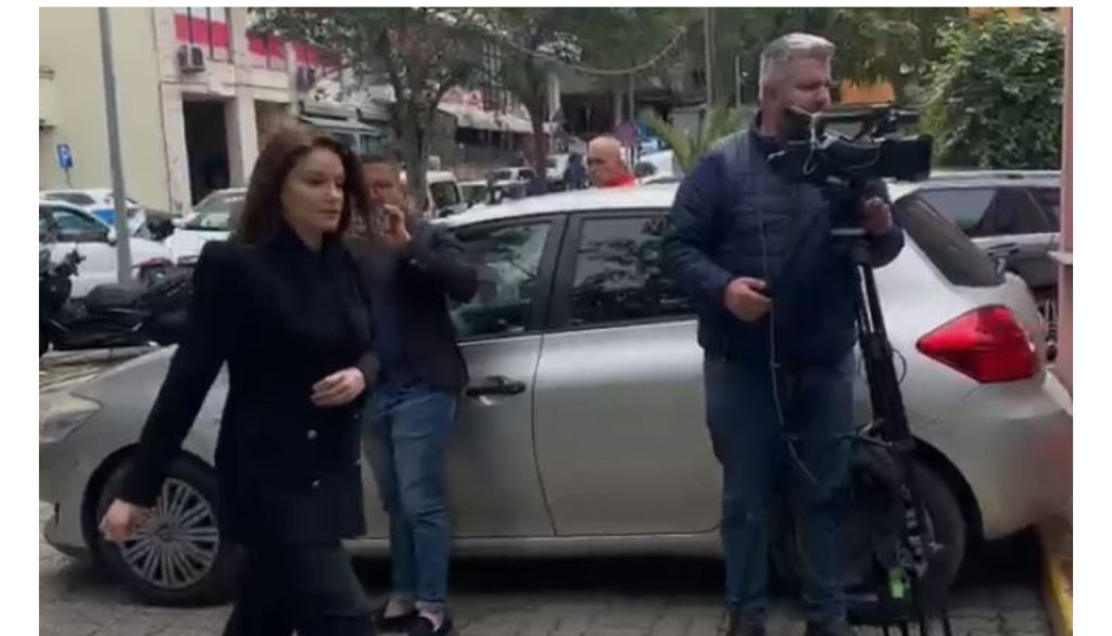 Nën masën “Detyrim paraqitje”, Ajola Xoxa mbërrin në SPAK