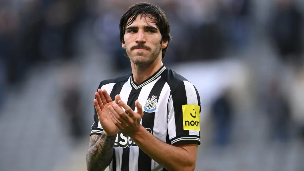 Newcastle “blindon” Tonalin, rikthimi në Serie A mbetet ëndërr