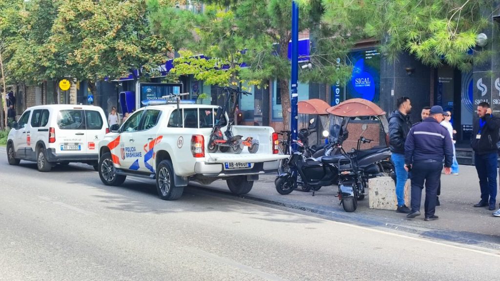 “Nuk e dinim që nuk lejohet”/ Skuterat elektrikë sërish rrugëve të qytetit, policia aksion për bllokimin e tyre
