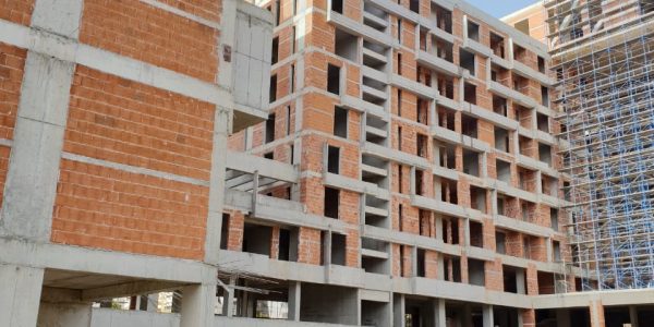 Çudia me apartamentin e shitur dy herë: Blerësi i parë fiton gjyqin, i dyti certifikatën