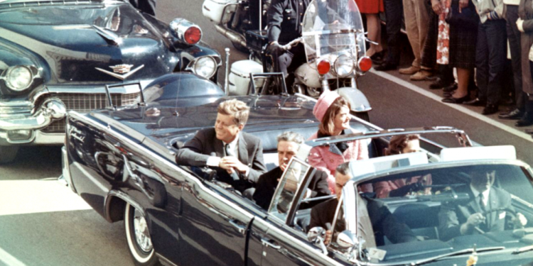 Rusët u dorëzojnë SHBA-ve “raportin sekret” të KGB-së për vrasjen e Kennedy-t