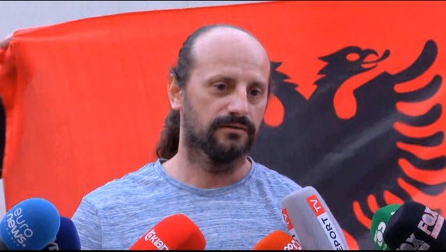 Trafiku në tregun e zi/ Eksperti zbulon se si blihen armët në website