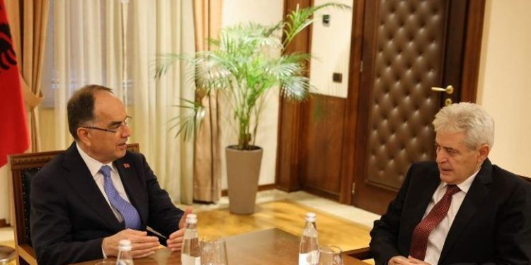 Begaj takon Ali Ahmetin: Tubimi krah veteranëve në Tiranë dëshmon mbështetje unanime